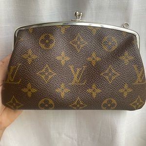 LV275  Monogram LV KISSLOCK POUCH WRISLET CLUTCH